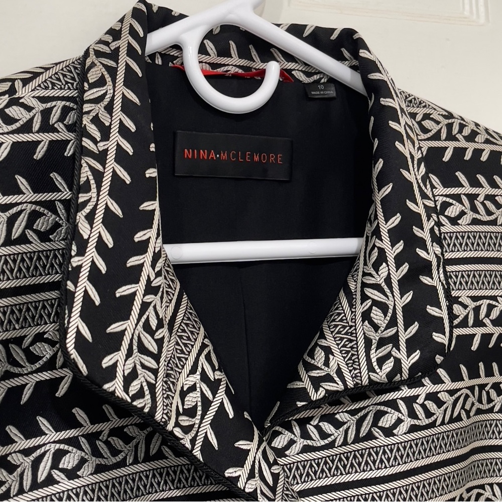 Nina McLemore 100% Silk Embroidered Jacket Black & Light Creamy Silver Size 10